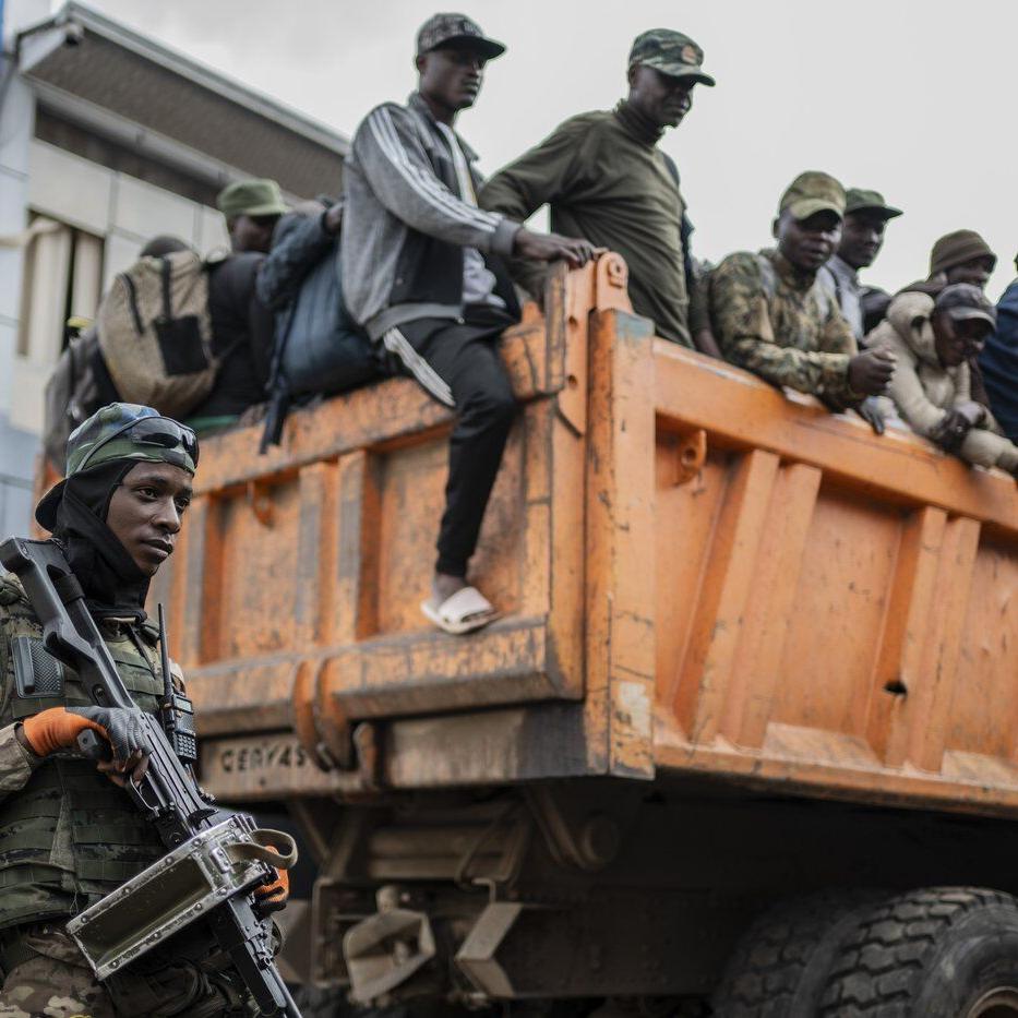 Red Cross escorts hundreds of stranded Congolese soldiers from rebel-controlled city to capital